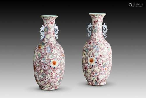 A PAIR OF FAMILLE ROSE MILLEFLEURS VASES, REPUBLIC PERIOD