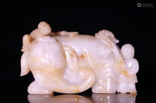 A HETIAN ZILIAO JADE ELEPHANT SHAPED ORNAMENT