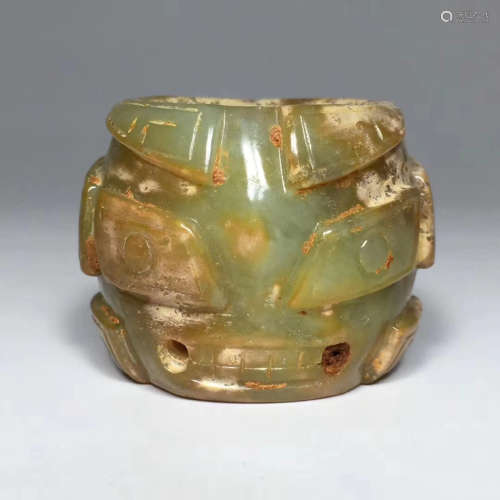 A HETIAN JADE BEAST THUMB RING