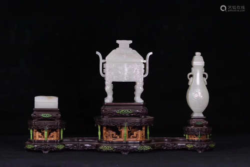 A SET OF THREE HETIAN JADE UTENSILS