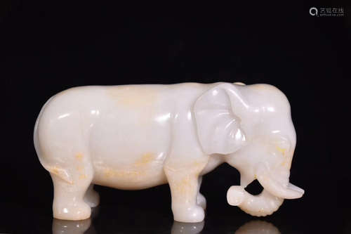 A HETIAN ZILIAO CARVED ELEPHANT ORNAMENT