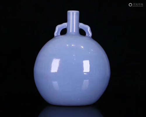 A DAMING XUANDE NIANZHI MARK BLUE GLAZED VASE