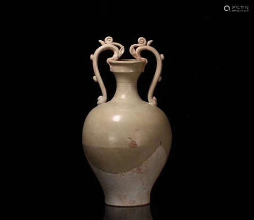 A WHITE GLAZED VASE