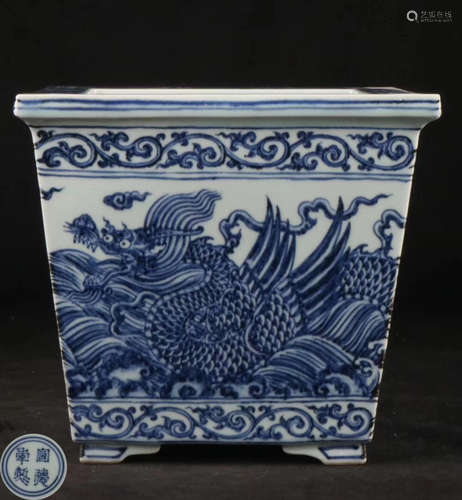 A BLUE AND WHITE DRAGON PATTERN SQUARE POT