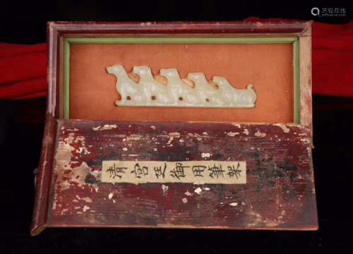 A HETIAN JADE PEN HOLDER