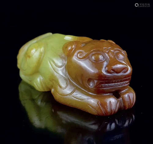 A JADE CARVED BEAST HAND PIECES