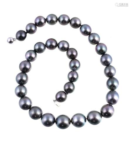 A Tahitian cultured pearl necklace, the slightly graduated Tahitian cultured pearls, measuring