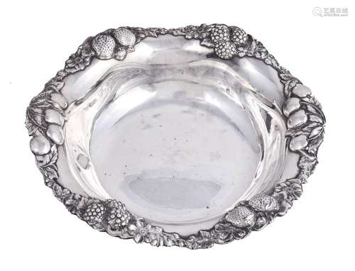 An American silver coloured fruit bowl by Gorham Manufacturing Co., Providence, Rhode Island, no.