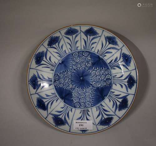 Chine. Fin XIXème siècle. Assiette en porcelaine ...