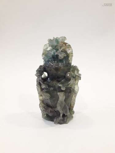 Chine, XXe siècle. Vase couvert en fluorite verte...