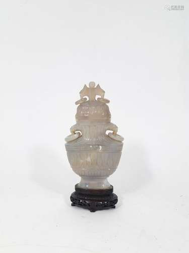 Vase couvert en agate gris beige, veiné de blanc, ...