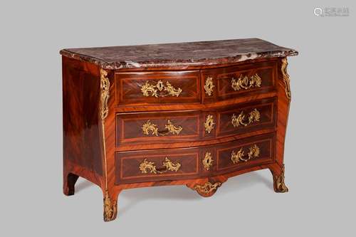 Commode en plaquage de palissandre de forme mouve...