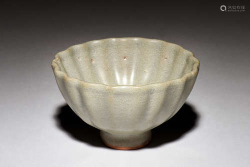 LONGQUAN WARE FLORIFORM BOWL