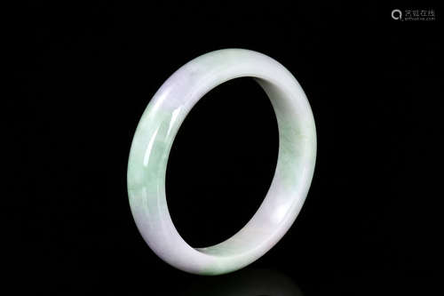 JADEITE ROUND BANGLE WITH CERTIFICATE