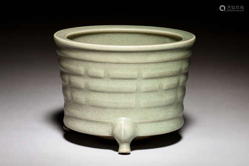 LONGQUAN WARE TRIPOD CENSER