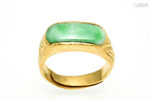 24K YELLOW GOLD JADEITE RING