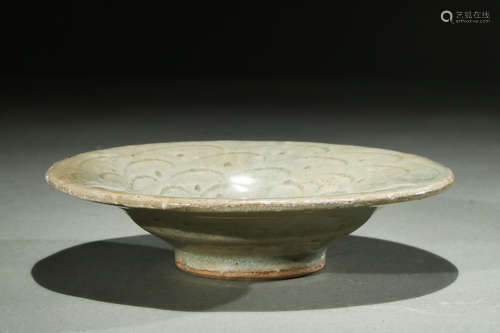 LONGQUAN WARE 'FLOWERS' SAUCER