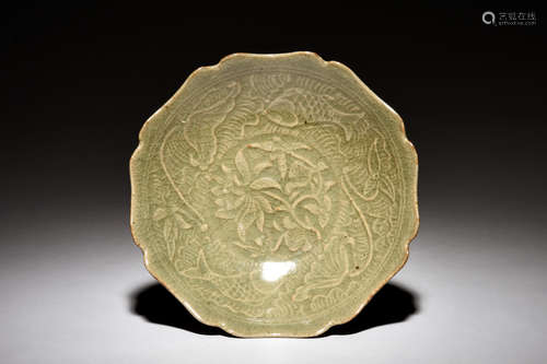 YAOZHOU WARE 'FISH AND FLOWERS' DISH