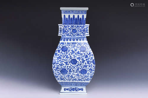 BLUE AND WHITE 'FLOWERS' VASE WITH LUG HANDLES