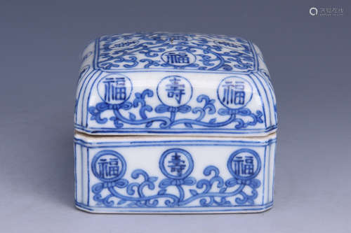 BLUE AND WHITE 'FU' SQUARE BOX WITH COVER