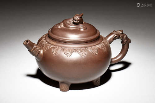 YIXING ZISHA 'MYTHICAL BEAST' TRIPOD TEAPOT