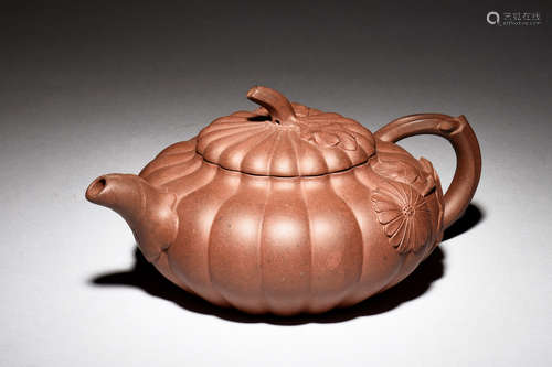 YIXING ZISHA 'CHRYSANTHEMUM' TEAPOT