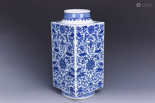 BLUE AND WHITE 'FLOWERS AND VINES' RECTANGULAR VASE