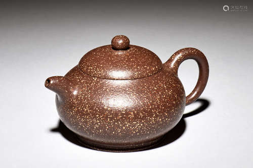 GU HONGLIAN: YIXING ZISHA TEAPOT