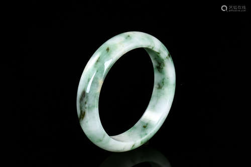 JADEITE ROUND BANGLE