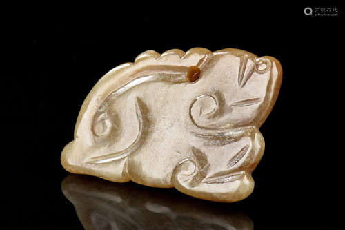 JADE CARVED 'MYTHICAL BEAST' PENDANT