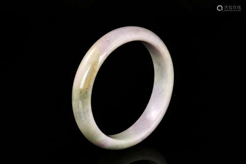 JADEITE ROUND BANGLE