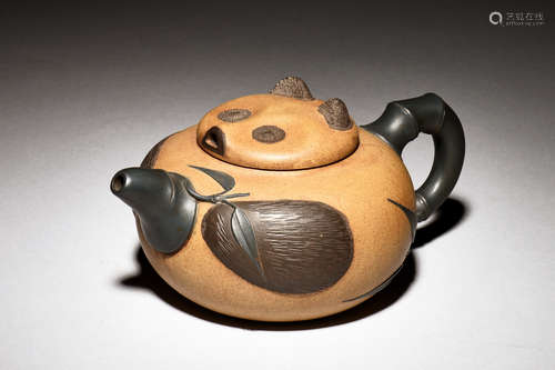 YIXING ZISHA YELLOW CLAY 'PANDA' TEAPOT