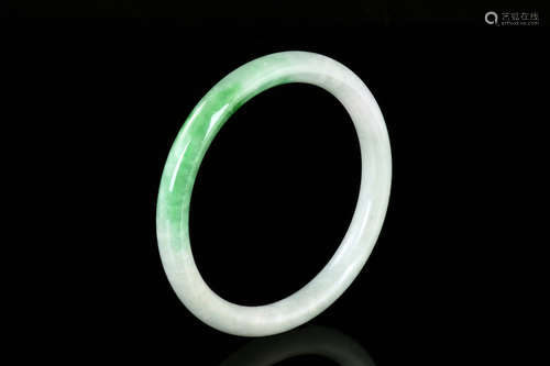 JADEITE ROUND BANGLE