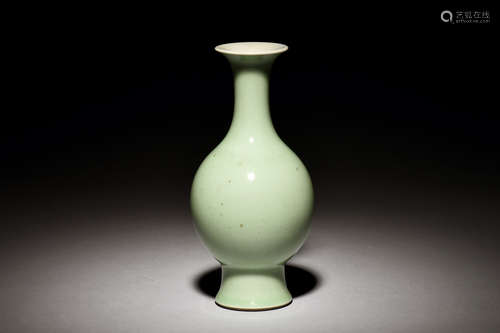 CELADON GLAZED VASE, GUANYINPING