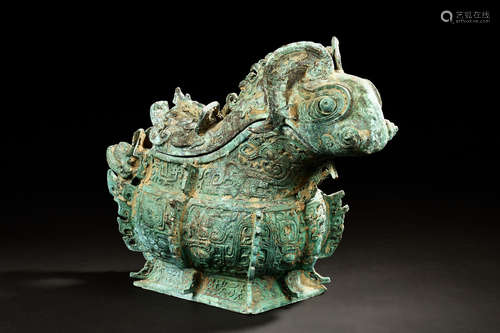 ARCHAIC BRONZE CAST 'MYTHICAL BEAST' RITUAL VESSEL