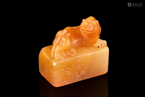 TIANHUANG SOAPSTONE CARVED 'LION' STAMP SEAL