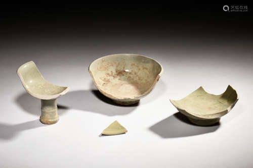 GROUP OF FOUR LONGQUAN WARE BROKEN PORCELAIN PIECES