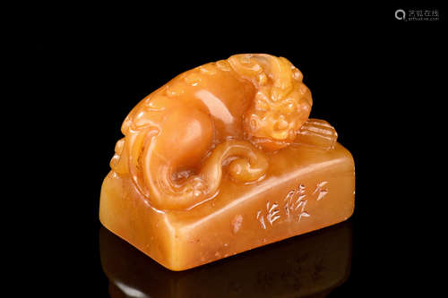 TIANHUANG SOAPSTONE CARVED 'LION' STAMP SEAL