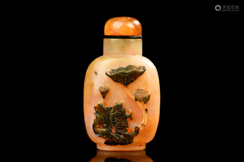 AGATE CARVED 'FISH' SNUFF BOTTLE