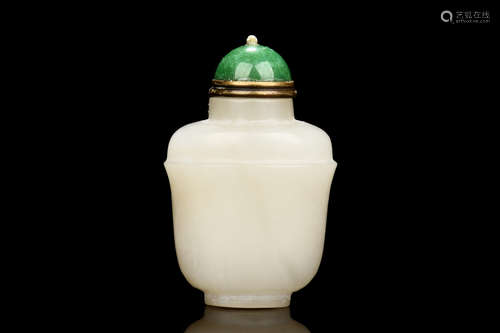 WHITE JADE CARVED SNUFF BOTTLE