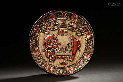 LACQUER CARVED 'ELEPHANT' DISH