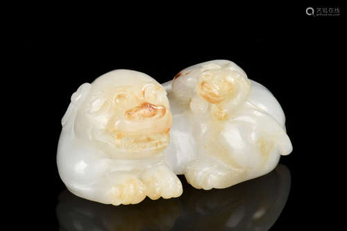 JADE CARVED 'LIONS' FIGURE