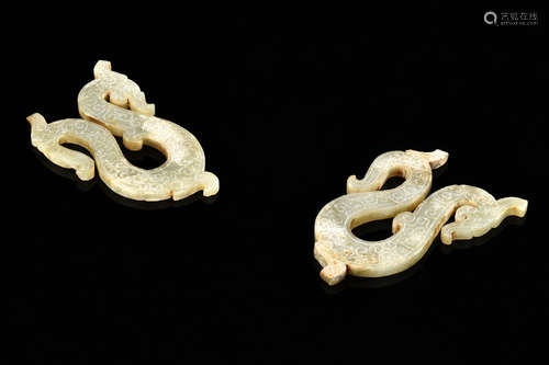 PAIR OF JADE CARVED 'DRAGON' PLAQUE