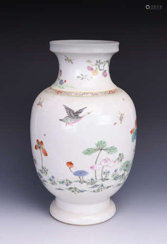 FAMILLE ROSE 'FLOWERS AND BIRDS' VASE