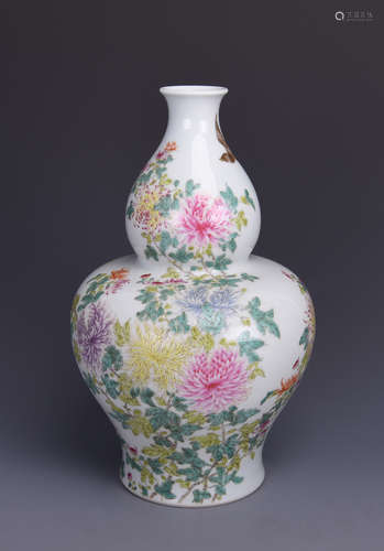 FAMILLE ROSE 'FLOWERS' DOUBLE GOURD VASE