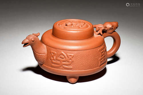 YIXING ZISHA 'MYTHICAL ANIMALS' TRIPOD TEAPOT