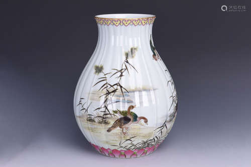 FAMILLE ROSE 'BIRDS AND CALLIGRAPHY LOBED VASE