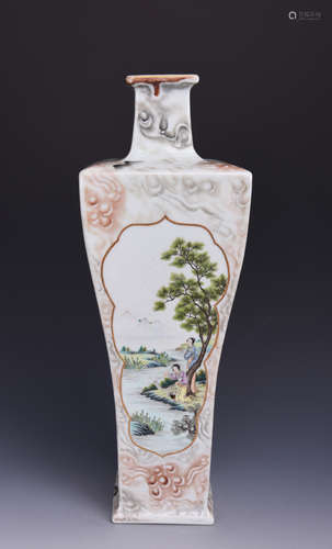 FAMILLE ROSE OPEN MEDALLION RECTANGULAR VASE