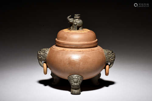 YIXING ZISHA TRIPOD CENSER WITH HANDLES AND LID