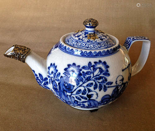 A BLUE&WHITE KID PATTERN EWER